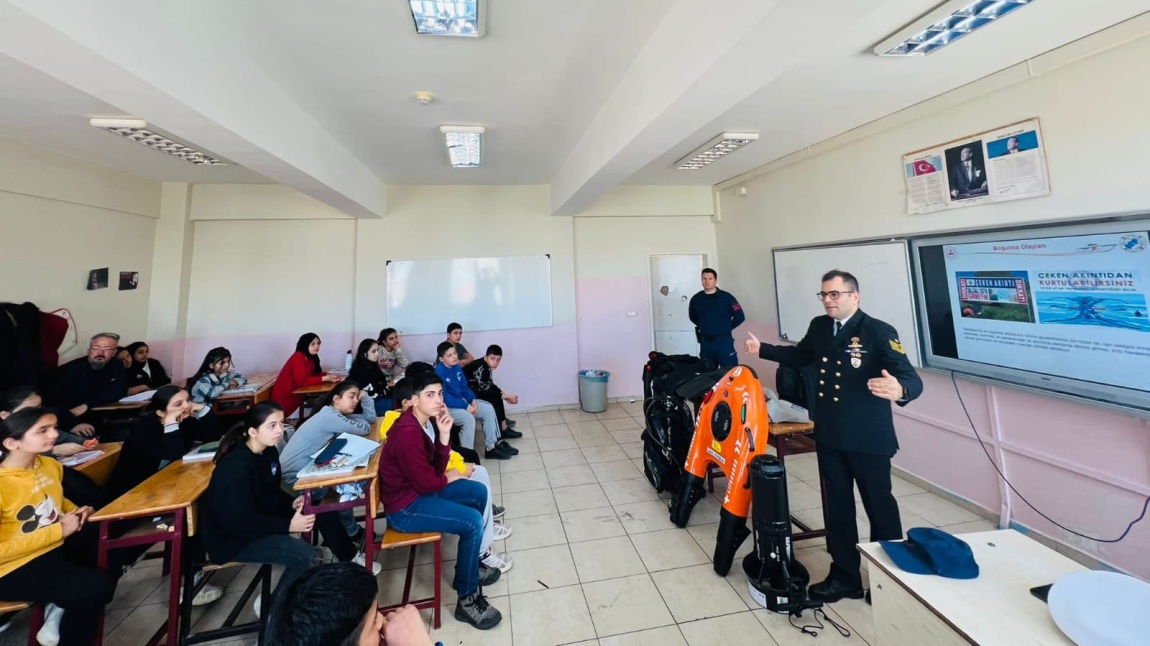 Sahil Güvenlik Doğu Akdeniz Grup Komutanlığı tarafından okulumuz öğrencilerine bilgilendirme sunumu yapıldı. Kendilerine teşekkür ederiz.